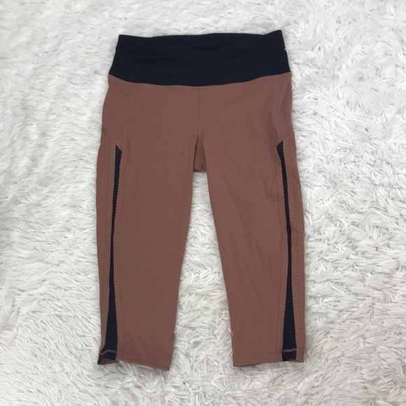 🔥$SALE$🔥 Lululemon Smooth Stride Crop Henna / Black - Picture 1 of 9